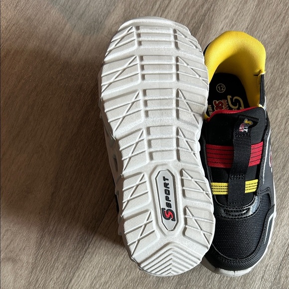 Skechers Kids Black Sneakers with Red and Yellow Straps,Lights on the side,(NWOT - Picture 4 of 5
